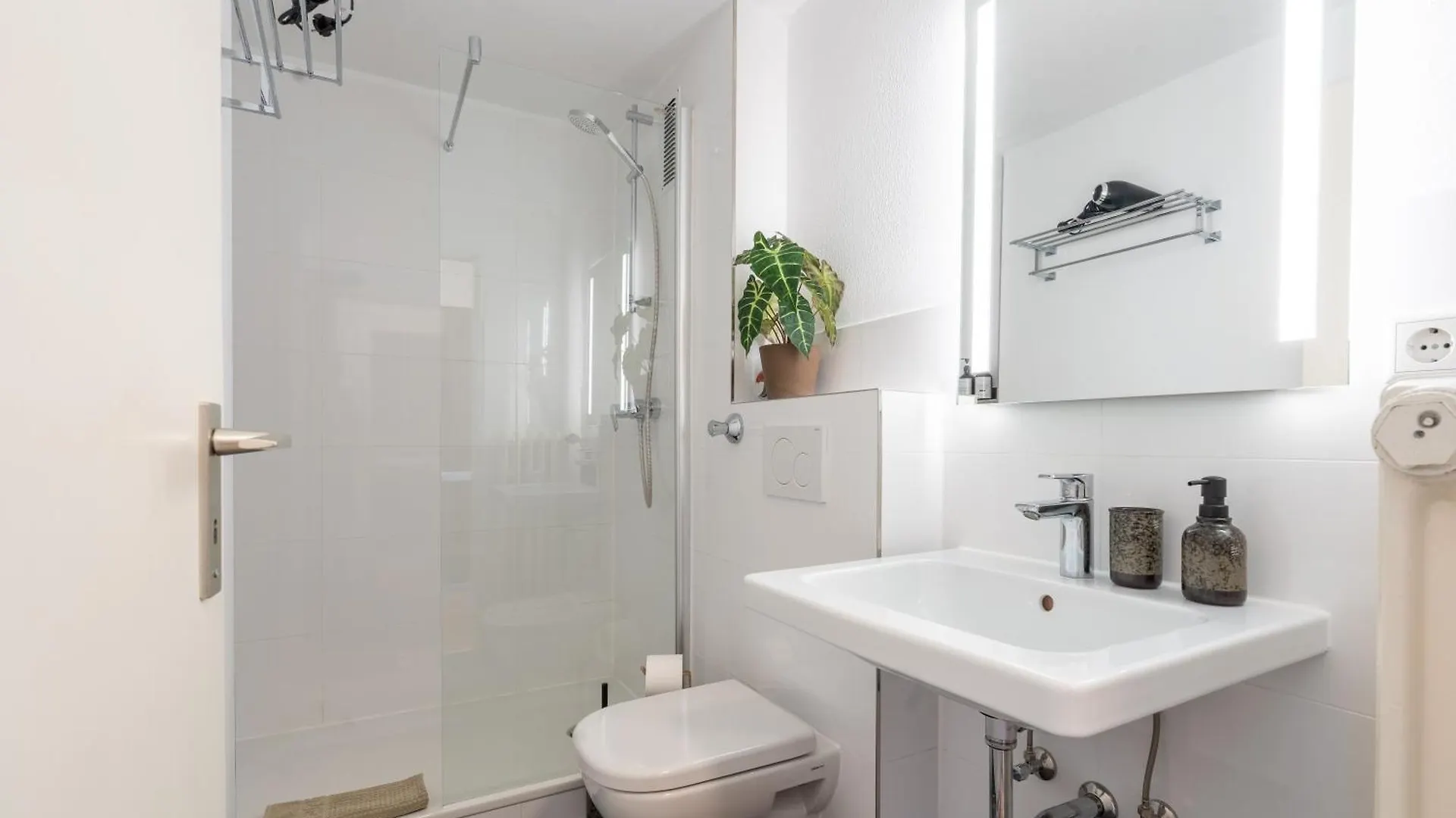 Holideis Cologne City Club-Apartment Germany